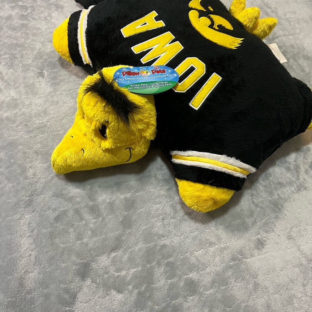 NWT Iowa Black and Yellow Plush Pillow Pet